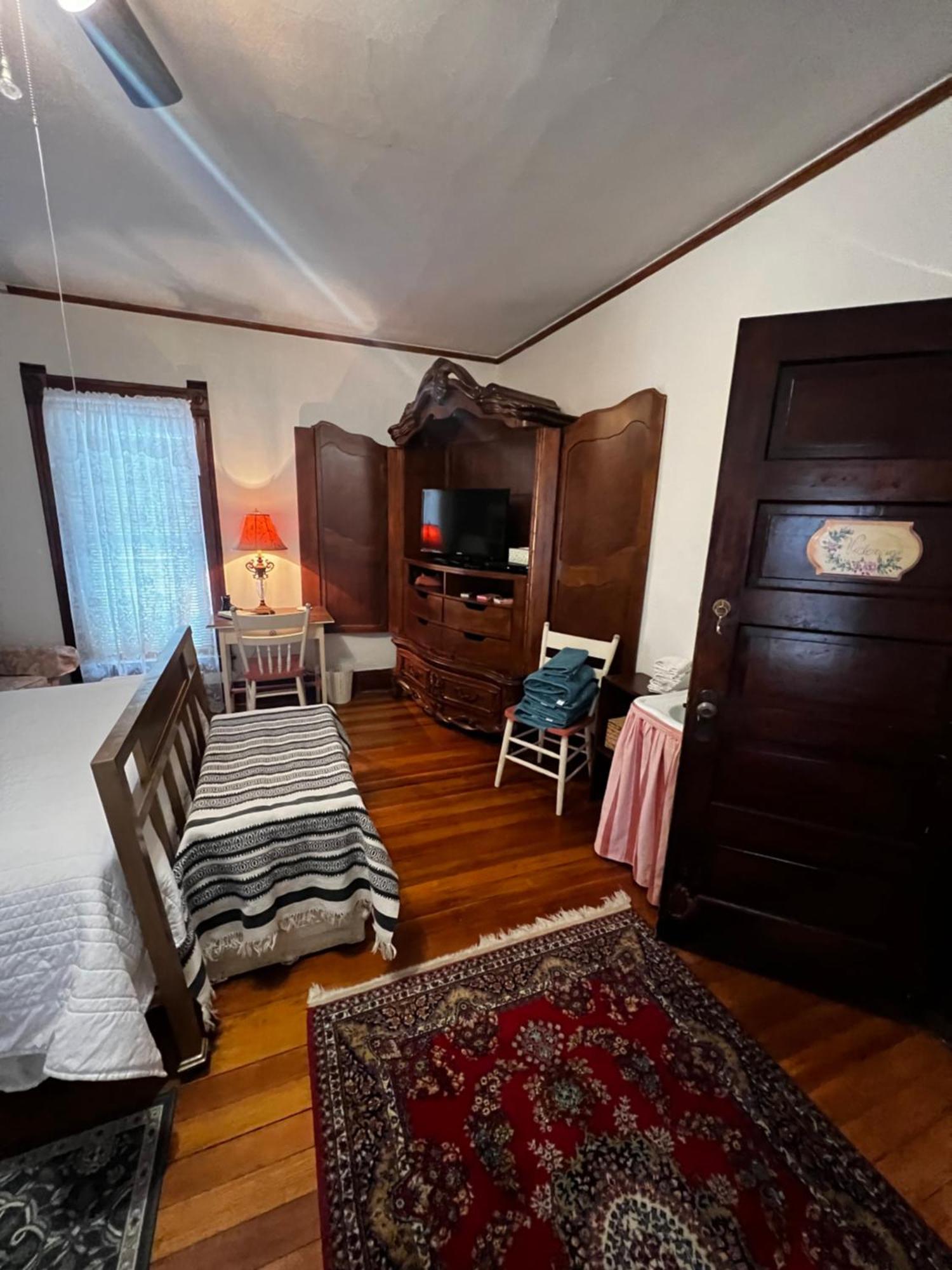 Bed And Breakfast Hearts Desire Raton Exterior photo